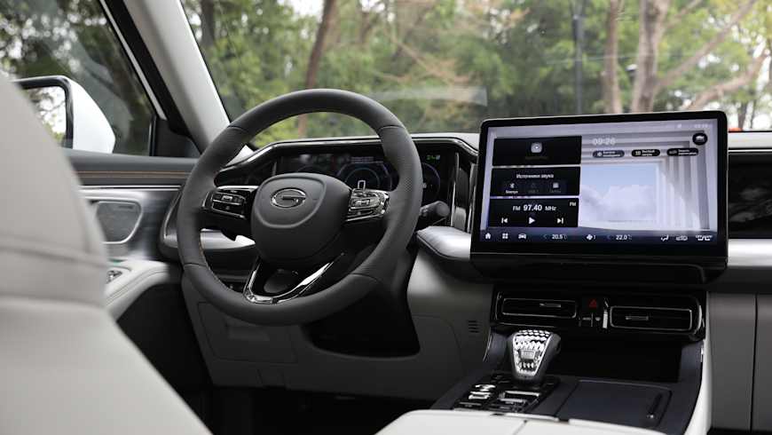 Ultra-thin screen & full coverage LCD dashboard