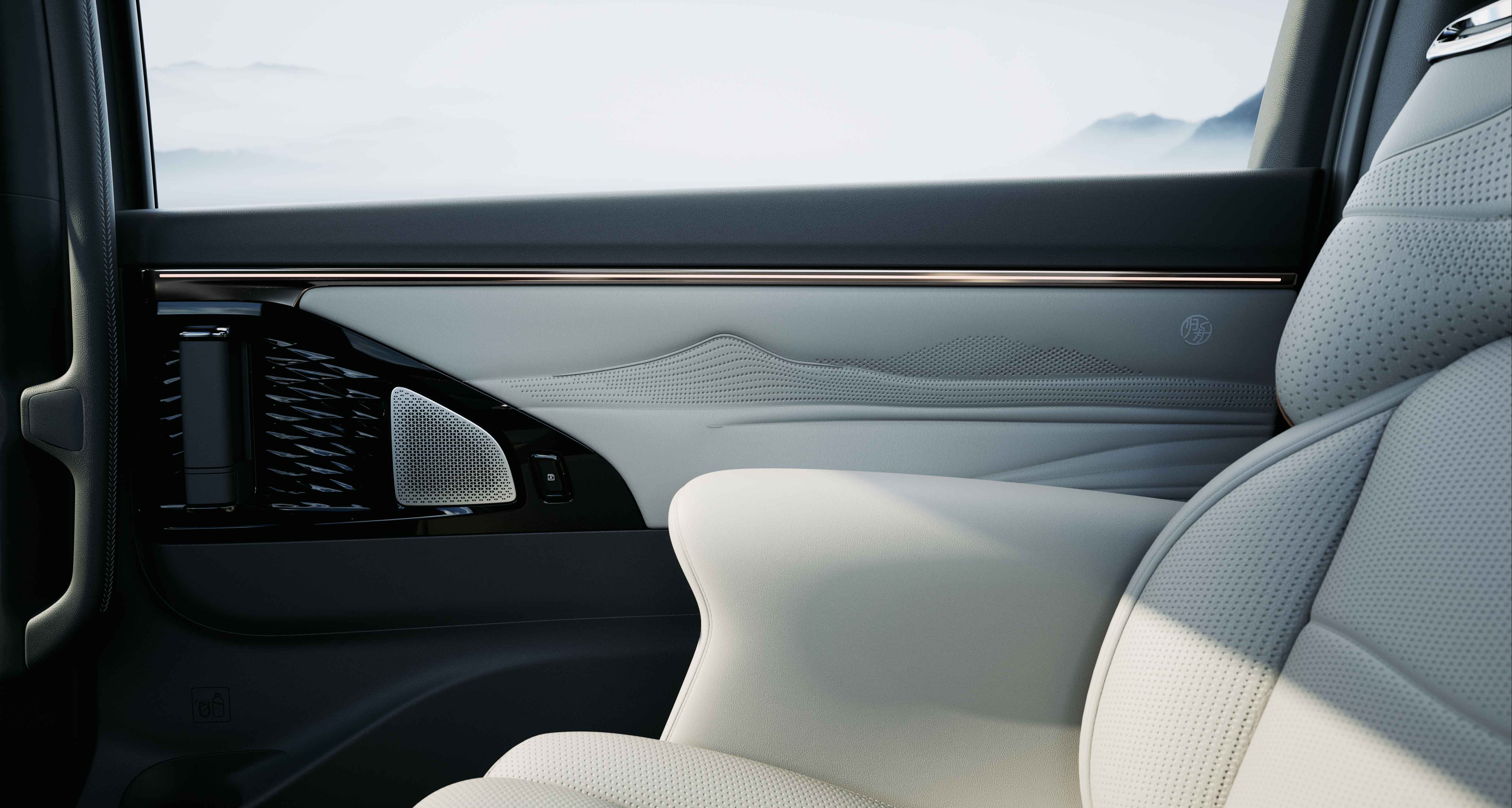 M8 exterior