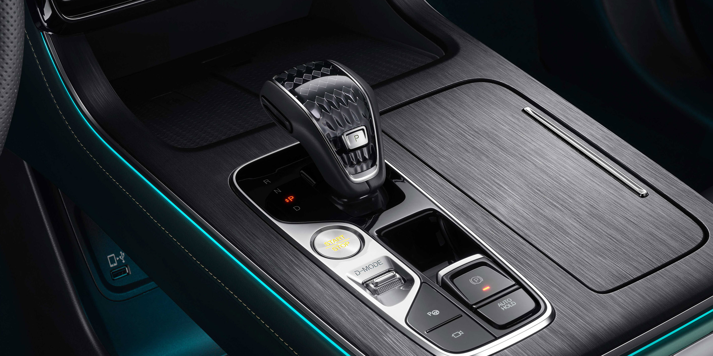 GS8 Traveller interior